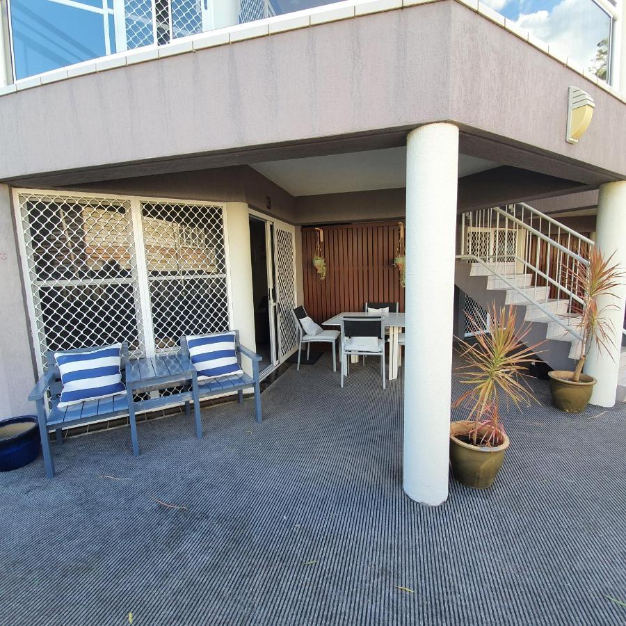 Villa Venezia Apt 3 - Spacious Hervey Bay Beachfront Apartment Eksteriør billede
