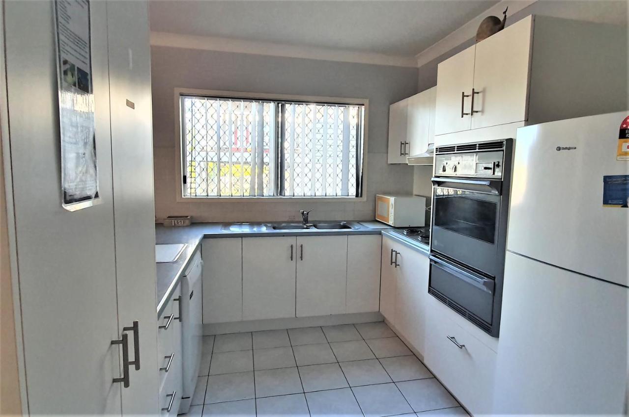 Villa Venezia Apt 3 - Spacious Hervey Bay Beachfront Apartment Eksteriør billede
