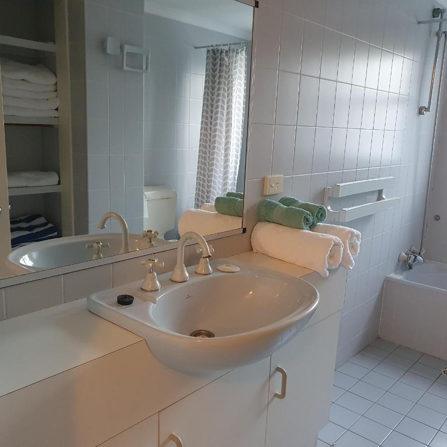 Villa Venezia Apt 3 - Spacious Hervey Bay Beachfront Apartment Eksteriør billede